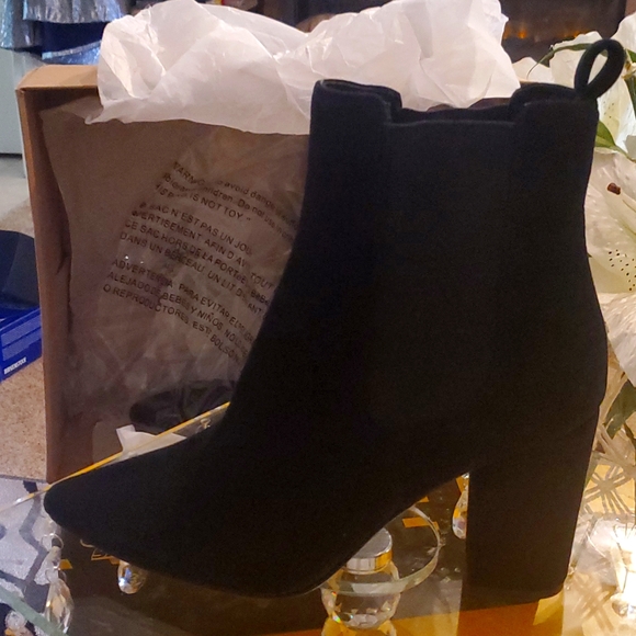 Steve MaddenTouchdown Suede Heeled boots - Picture 1 of 4